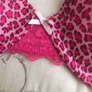 B tempted 32DDD bra almost new